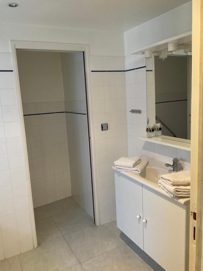 Hotel Mado Крот Екстериор снимка
