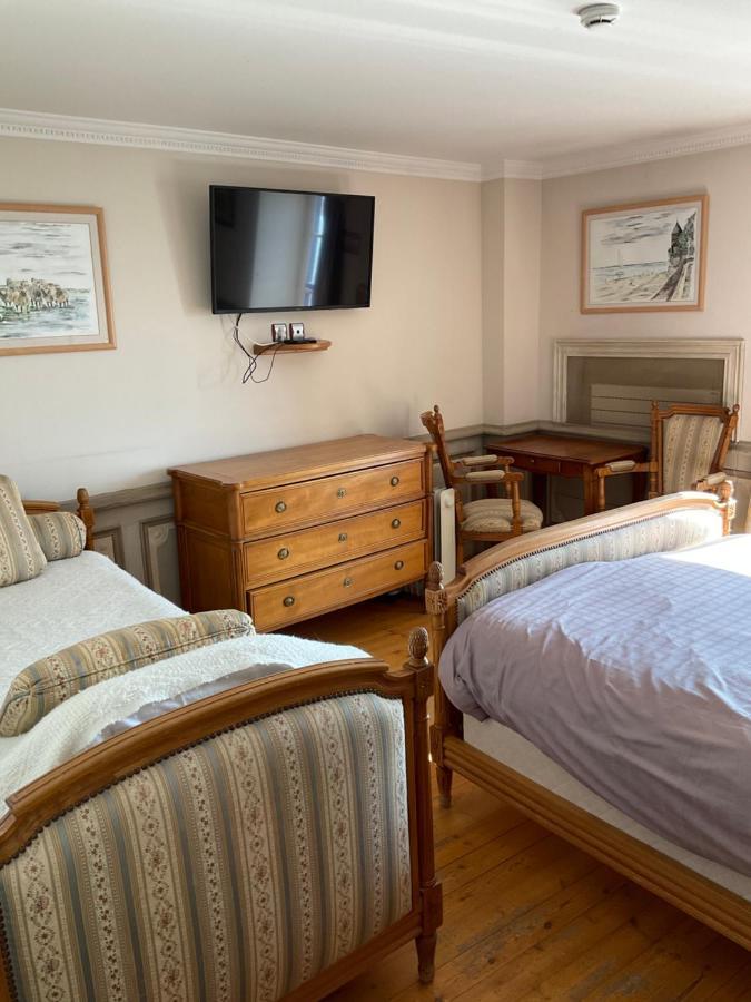 Hotel Mado Крот Екстериор снимка